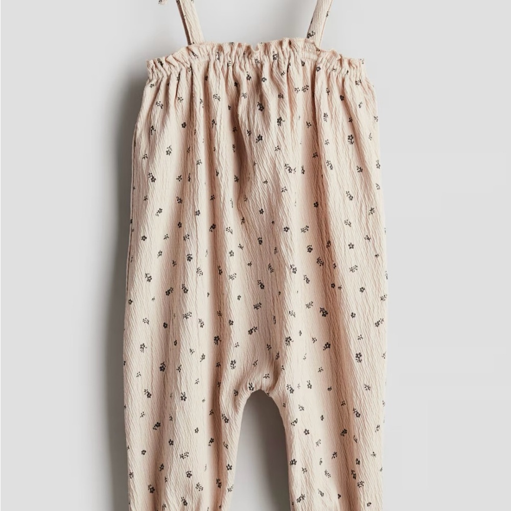 [EUC] 🌟 H&M Soft Pink Floral Crinkled Jersey Jumpsuit